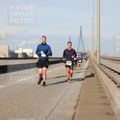 03.10.2025 - Köhlbrandbrückenlauf Lena Gebhardt http://msf.ph/oto/9108555 03.10.2025 09:41:03 Position 2  meine-sportfotos.de