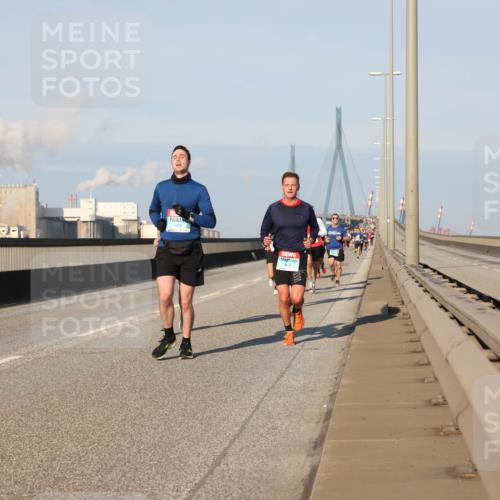 03.10.2025 - Köhlbrandbrückenlauf Lena Gebhardt http://msf.ph/oto/9108565 03.10.2025 09:41:03 Position 2 1016, 28 meine-sportfotos.de