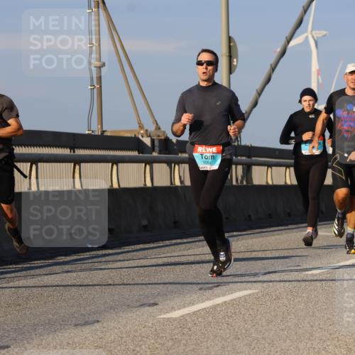 03.10.2025 - Köhlbrandbrückenlauf Strokosch-Dieckow http://msf.ph/oto/9108590 03.10.2025 09:39:14 Position 2 1054, 2962 meine-sportfotos.de