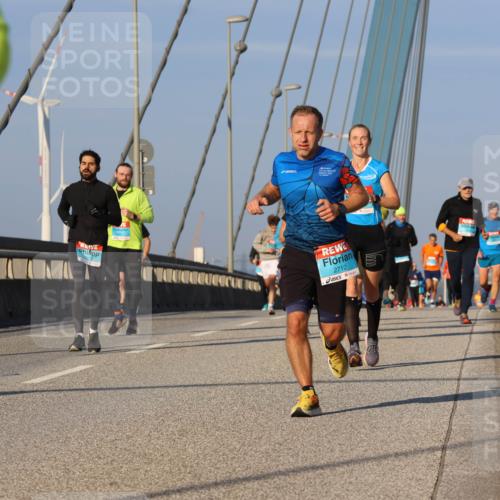 03.10.2025 - Köhlbrandbrückenlauf Strokosch-Dieckow http://msf.ph/oto/9108723 03.10.2025 09:39:30 Position 2 2712 meine-sportfotos.de