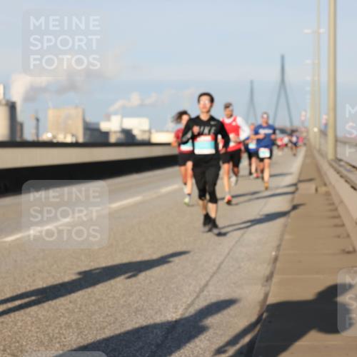 03.10.2025 - Köhlbrandbrückenlauf Lena Gebhardt http://msf.ph/oto/9108749 03.10.2025 09:41:06 Position 2  meine-sportfotos.de