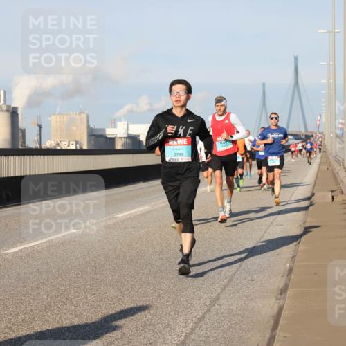 03.10.2025 - Köhlbrandbrückenlauf Lena Gebhardt http://msf.ph/oto/9108757 03.10.2025 09:41:07 Position 2 3789 meine-sportfotos.de
