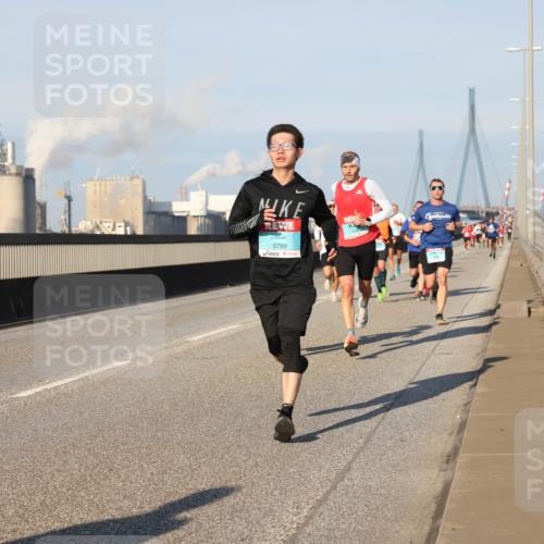 03.10.2025 - Köhlbrandbrückenlauf Lena Gebhardt http://msf.ph/oto/9108769 03.10.2025 09:41:07 Position 2 3789 meine-sportfotos.de