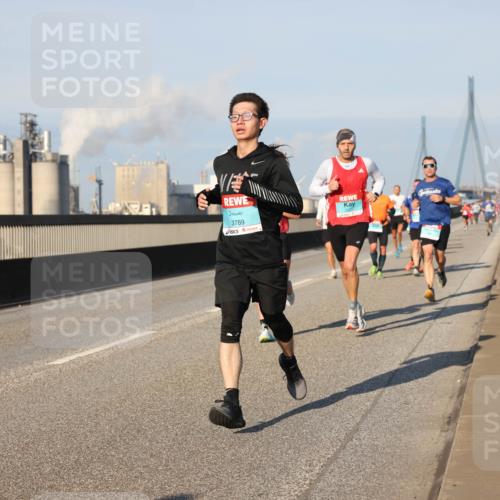 03.10.2025 - Köhlbrandbrückenlauf Lena Gebhardt http://msf.ph/oto/9108779 03.10.2025 09:41:07 Position 2 3789 meine-sportfotos.de