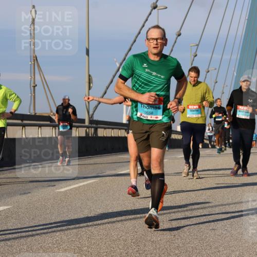 03.10.2025 - Köhlbrandbrückenlauf Strokosch-Dieckow http://msf.ph/oto/9108803 03.10.2025 09:39:36 Position 2 3658, 1517, 1133 meine-sportfotos.de