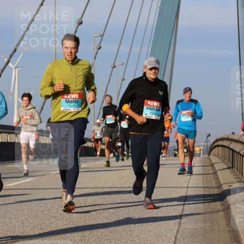 03.10.2025 - Köhlbrandbrückenlauf Strokosch-Dieckow http://msf.ph/oto/9108815 03.10.2025 09:39:37 Position 2 1018, 1517, 1133 meine-sportfotos.de