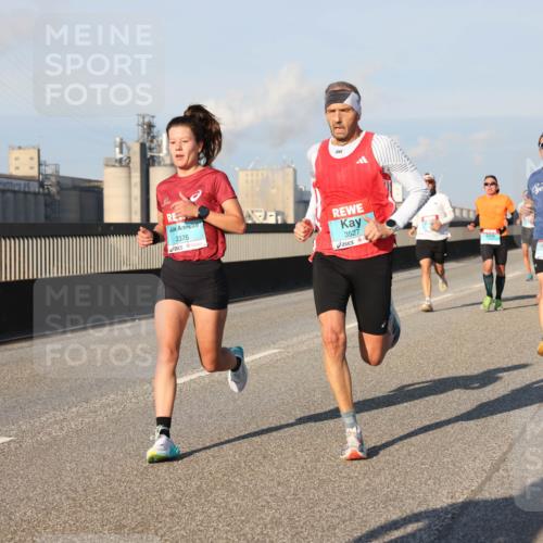 03.10.2025 - Köhlbrandbrückenlauf Lena Gebhardt http://msf.ph/oto/9108849 03.10.2025 09:41:09 Position 2 3376, 3527, 1040 meine-sportfotos.de