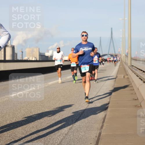 03.10.2025 - Köhlbrandbrückenlauf Lena Gebhardt http://msf.ph/oto/9108908 03.10.2025 09:41:10 Position 2 3527 meine-sportfotos.de