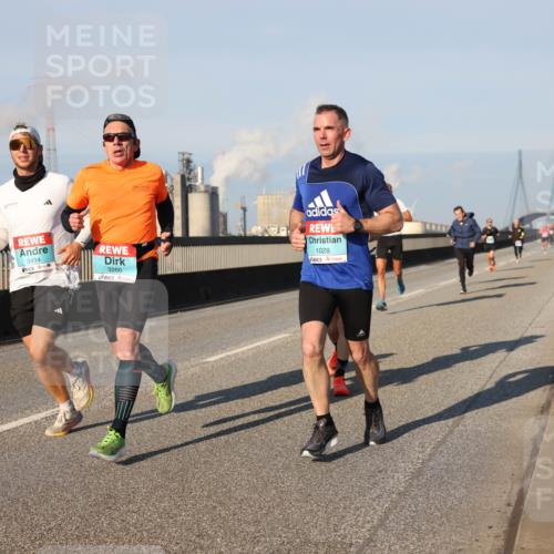 03.10.2025 - Köhlbrandbrückenlauf Lena Gebhardt http://msf.ph/oto/9109073 03.10.2025 09:41:13 Position 2 3494, 3266, 1028 meine-sportfotos.de