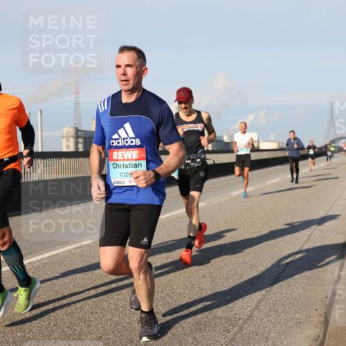 03.10.2025 - Köhlbrandbrückenlauf Lena Gebhardt http://msf.ph/oto/9109091 03.10.2025 09:41:13 Position 2 3266, 1028 meine-sportfotos.de