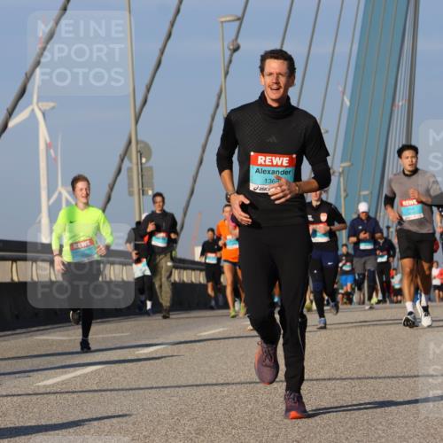 03.10.2025 - Köhlbrandbrückenlauf Strokosch-Dieckow http://msf.ph/oto/9109160 03.10.2025 09:40:16 Position 2 1368 meine-sportfotos.de