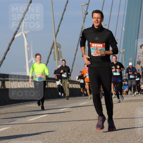 03.10.2025 - Köhlbrandbrückenlauf Strokosch-Dieckow http://msf.ph/oto/9109165 03.10.2025 09:40:16 Position 2 1284 meine-sportfotos.de