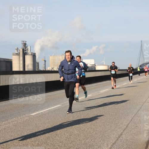 03.10.2025 - Köhlbrandbrückenlauf Lena Gebhardt http://msf.ph/oto/9109184 03.10.2025 09:41:16 Position 2  meine-sportfotos.de