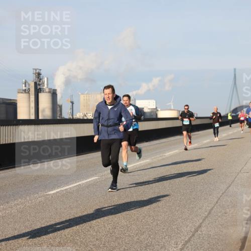 03.10.2025 - Köhlbrandbrückenlauf Lena Gebhardt http://msf.ph/oto/9109194 03.10.2025 09:41:16 Position 2  meine-sportfotos.de