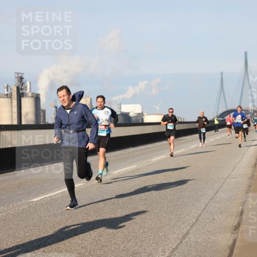 03.10.2025 - Köhlbrandbrückenlauf Lena Gebhardt http://msf.ph/oto/9109220 03.10.2025 09:41:16 Position 2 2879 meine-sportfotos.de