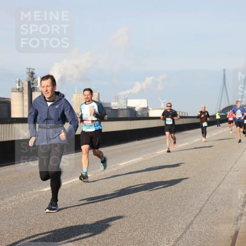 03.10.2025 - Köhlbrandbrückenlauf Lena Gebhardt http://msf.ph/oto/9109239 03.10.2025 09:41:17 Position 2 4 meine-sportfotos.de