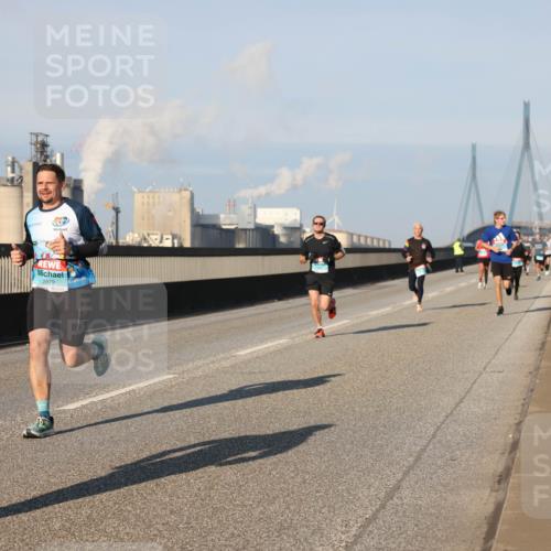 03.10.2025 - Köhlbrandbrückenlauf Lena Gebhardt http://msf.ph/oto/9109275 03.10.2025 09:41:17 Position 2 2879 meine-sportfotos.de
