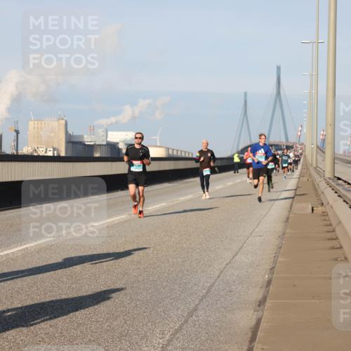 03.10.2025 - Köhlbrandbrückenlauf Lena Gebhardt http://msf.ph/oto/9109308 03.10.2025 09:41:18 Position 2 879 meine-sportfotos.de