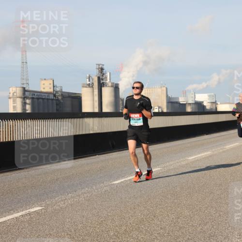 03.10.2025 - Köhlbrandbrückenlauf Lena Gebhardt http://msf.ph/oto/9109374 03.10.2025 09:41:20 Position 2 1085 meine-sportfotos.de