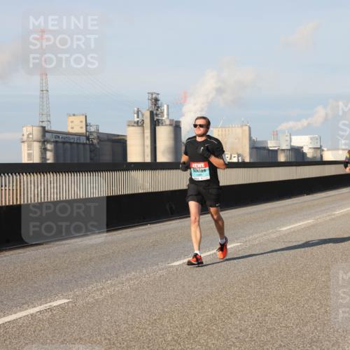 03.10.2025 - Köhlbrandbrückenlauf Lena Gebhardt http://msf.ph/oto/9109386 03.10.2025 09:41:20 Position 2 4, 1085 meine-sportfotos.de