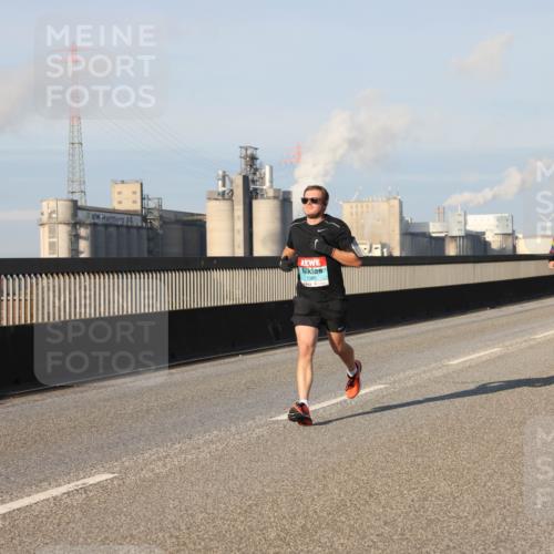 03.10.2025 - Köhlbrandbrückenlauf Lena Gebhardt http://msf.ph/oto/9109396 03.10.2025 09:41:20 Position 2 1085 meine-sportfotos.de