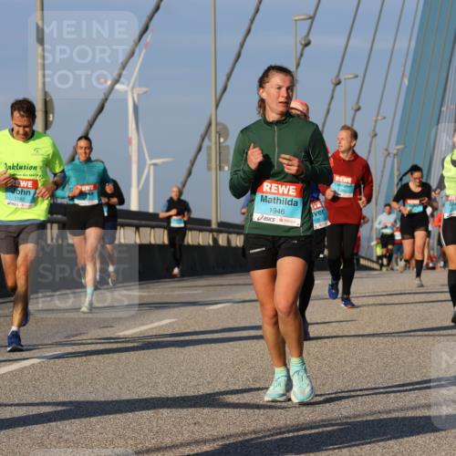 03.10.2025 - Köhlbrandbrückenlauf Strokosch-Dieckow http://msf.ph/oto/9109400 03.10.2025 09:40:31 Position 2 1182, 1946, 106 meine-sportfotos.de