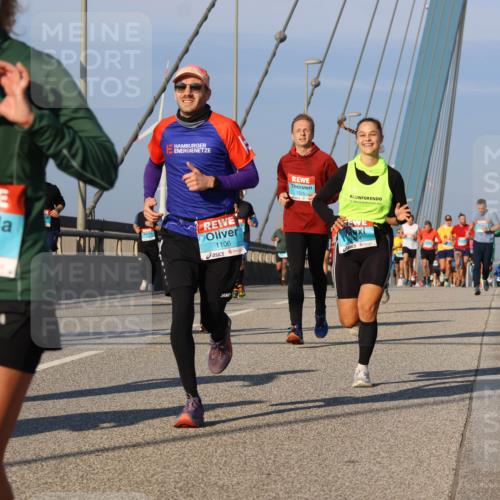03.10.2025 - Köhlbrandbrückenlauf Strokosch-Dieckow http://msf.ph/oto/9109411 03.10.2025 09:40:33 Position 2 1946, 1106, 1225 meine-sportfotos.de