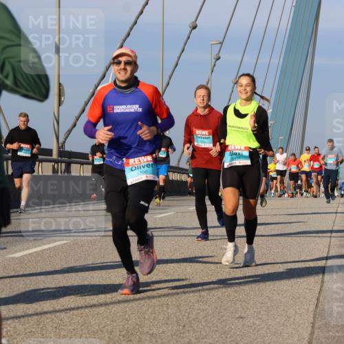 03.10.2025 - Köhlbrandbrückenlauf Strokosch-Dieckow http://msf.ph/oto/9109420 03.10.2025 09:40:33 Position 2 1946, 1106, 1225, 2024, 3454 meine-sportfotos.de