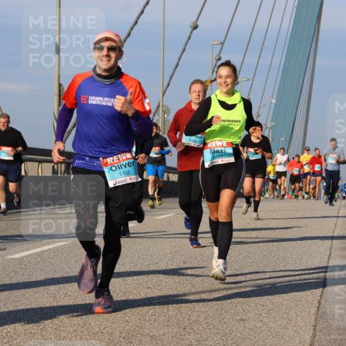 03.10.2025 - Köhlbrandbrückenlauf Strokosch-Dieckow http://msf.ph/oto/9109450 03.10.2025 09:40:34 Position 2 1106, 1225, 2824, 3454 meine-sportfotos.de
