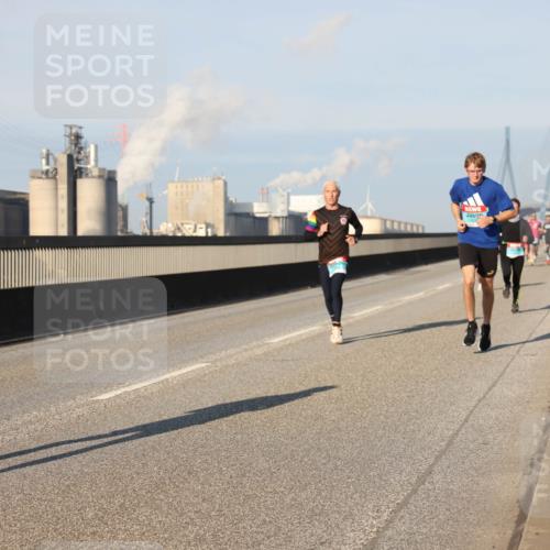 03.10.2025 - Köhlbrandbrückenlauf Lena Gebhardt http://msf.ph/oto/9109451 03.10.2025 09:41:21 Position 2 1085 meine-sportfotos.de