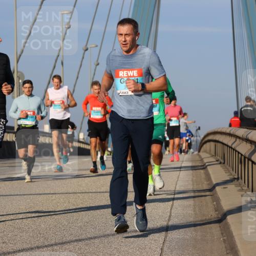 03.10.2025 - Köhlbrandbrückenlauf Strokosch-Dieckow http://msf.ph/oto/9109490 03.10.2025 09:40:43 Position 2 30, 2000 meine-sportfotos.de