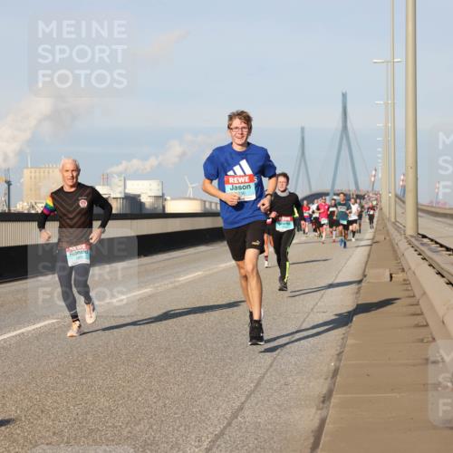 03.10.2025 - Köhlbrandbrückenlauf Lena Gebhardt http://msf.ph/oto/9109537 03.10.2025 09:41:22 Position 2  meine-sportfotos.de