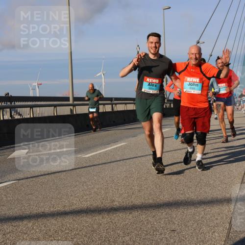 03.10.2025 - Köhlbrandbrückenlauf Strokosch-Dieckow http://msf.ph/oto/9109553 03.10.2025 09:40:49 Position 2 3659, 3305 meine-sportfotos.de