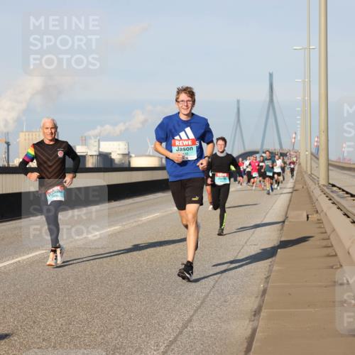 03.10.2025 - Köhlbrandbrückenlauf Lena Gebhardt http://msf.ph/oto/9109556 03.10.2025 09:41:22 Position 2 930 meine-sportfotos.de