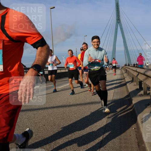 03.10.2025 - Köhlbrandbrückenlauf Strokosch-Dieckow http://msf.ph/oto/9109593 03.10.2025 09:40:51 Position 2 3305 meine-sportfotos.de