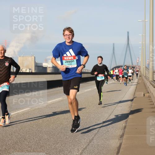 03.10.2025 - Köhlbrandbrückenlauf Lena Gebhardt http://msf.ph/oto/9109603 03.10.2025 09:41:23 Position 2 1230 meine-sportfotos.de