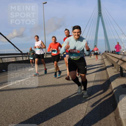 03.10.2025 - Köhlbrandbrückenlauf Strokosch-Dieckow http://msf.ph/oto/9109606 03.10.2025 09:40:51 Position 2 3204 meine-sportfotos.de