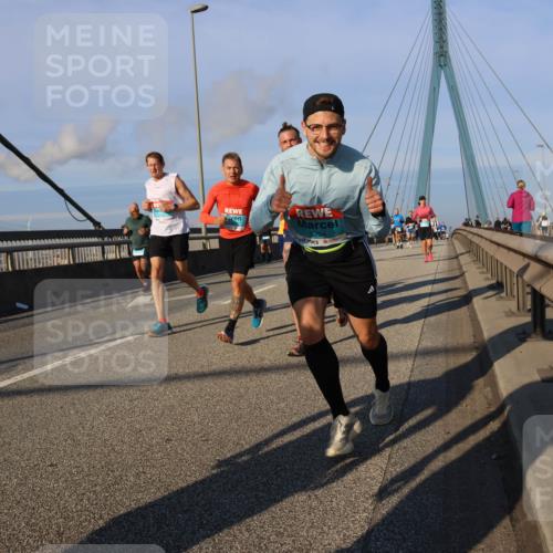 03.10.2025 - Köhlbrandbrückenlauf Strokosch-Dieckow http://msf.ph/oto/9109611 03.10.2025 09:40:51 Position 2 3204 meine-sportfotos.de
