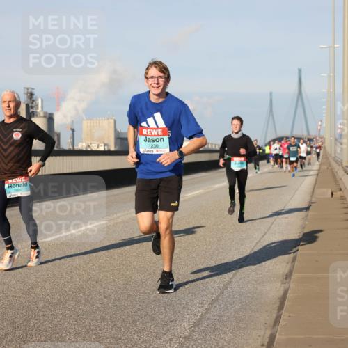03.10.2025 - Köhlbrandbrückenlauf Lena Gebhardt http://msf.ph/oto/9109613 03.10.2025 09:41:23 Position 2 1020, 1230 meine-sportfotos.de