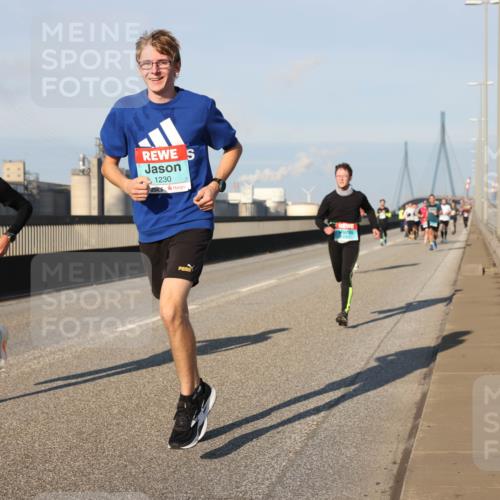 03.10.2025 - Köhlbrandbrückenlauf Lena Gebhardt http://msf.ph/oto/9109640 03.10.2025 09:41:24 Position 2 1230, 1020 meine-sportfotos.de