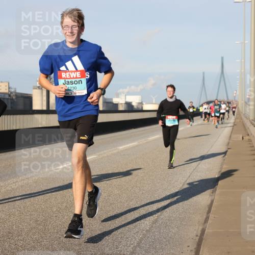 03.10.2025 - Köhlbrandbrückenlauf Lena Gebhardt http://msf.ph/oto/9109651 03.10.2025 09:41:24 Position 2 1020, 1230 meine-sportfotos.de