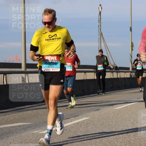 03.10.2025 - Köhlbrandbrückenlauf Strokosch-Dieckow http://msf.ph/oto/9109654 03.10.2025 09:40:55 Position 2 3331, 1123 meine-sportfotos.de