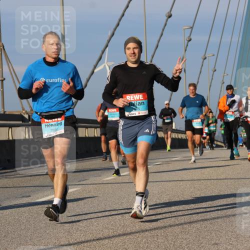 03.10.2025 - Köhlbrandbrückenlauf Strokosch-Dieckow http://msf.ph/oto/9109658 03.10.2025 09:40:56 Position 2 3301, 2989, 2985 meine-sportfotos.de