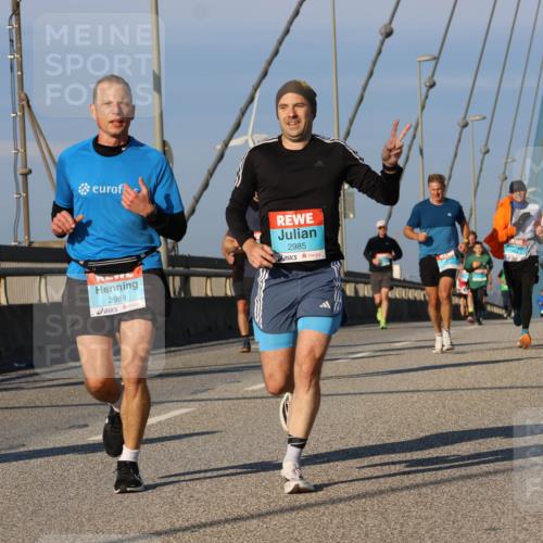 03.10.2025 - Köhlbrandbrückenlauf Strokosch-Dieckow http://msf.ph/oto/9109668 03.10.2025 09:40:56 Position 2 3301, 2989, 2985 meine-sportfotos.de