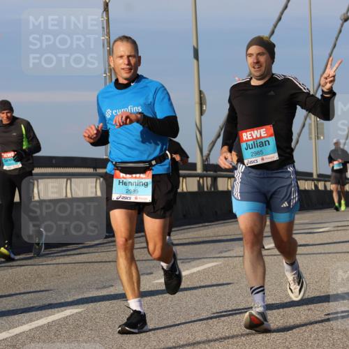 03.10.2025 - Köhlbrandbrückenlauf Strokosch-Dieckow http://msf.ph/oto/9109687 03.10.2025 09:40:56 Position 2 3301, 2989, 2985 meine-sportfotos.de