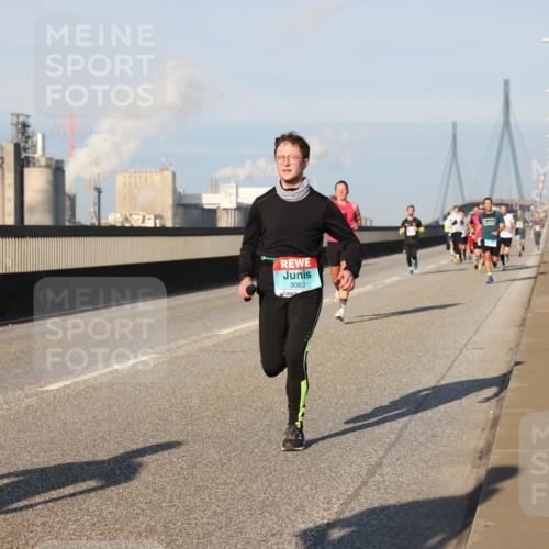 03.10.2025 - Köhlbrandbrückenlauf Lena Gebhardt http://msf.ph/oto/9109697 03.10.2025 09:41:24 Position 2 3083 meine-sportfotos.de