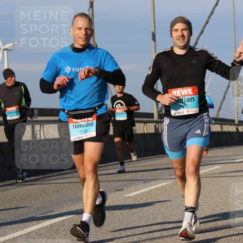 03.10.2025 - Köhlbrandbrückenlauf Strokosch-Dieckow http://msf.ph/oto/9109705 03.10.2025 09:40:57 Position 2 3301, 2989, 2985 meine-sportfotos.de