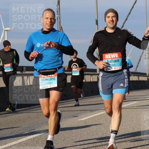 03.10.2025 - Köhlbrandbrückenlauf Strokosch-Dieckow http://msf.ph/oto/9109709 03.10.2025 09:40:57 Position 2 3301, 2989, 2985 meine-sportfotos.de