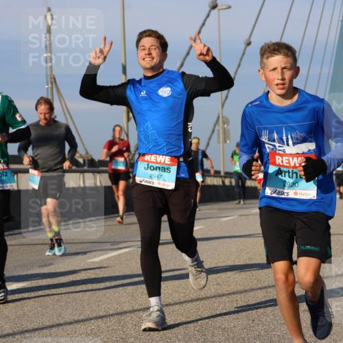 03.10.2025 - Köhlbrandbrückenlauf Strokosch-Dieckow http://msf.ph/oto/9109817 03.10.2025 09:41:09 Position 2 1526, 2947, 2920 meine-sportfotos.de