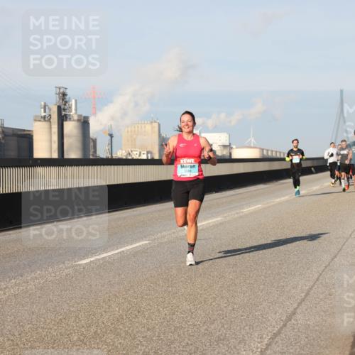 03.10.2025 - Köhlbrandbrückenlauf Lena Gebhardt http://msf.ph/oto/9109824 03.10.2025 09:41:26 Position 2 3249 meine-sportfotos.de